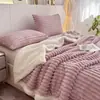 Manta nueva grande de pelo sintético de conejo a rayas, doble cara de lana de cordero, engrosada para abrigar, color liso, ropa de cama y textiles para el hogar al por mayor