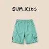 Conjunto de verano streetwear para niños estilo coreano 2026 nuevo modelo Camiseta con pantalones cortos cargo finos, conjunto de dos piezas infantil casual y versátil
