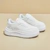 Zapatos de Pan Gruesos Estilo Nuevo Estudiante Primavera 2026 para Mujer, Tenis Blancos Versátiles Simples y de Moda, Zapatillas Deportivas Casuales Retro