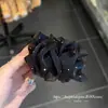 2026 Moda Nuevo Estilo Malla Plisada Pedrería Pinza de Plátano Pinza para el Cabello Versátil Parte Posterior de la Cabeza Cola de Caballo Alta Accesorio para el Cabello para Mujeres