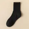 Calcetines Casuales de Color Sólido para Hombre Otoño/Invierno Absorbentes de Sudor de Media Pantorrilla Calcetines de Negocios Simples Transpirables Cómodos Versátiles de Moda para Estudiantes Color Café