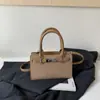 Bolsa Tote Pequeña Diversa para el Lugar de Trabajo para Mujer 2026 Nuevo Otoño Retro para Viaje al Trabajo Bolso de Hombro Único Bolso Cuadrado Pequeño Versátil Cruzado