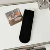 Calcetines versátiles de punto medio para mujer, de rayas verticales estilo Miu, sin costuras, color liso, para primavera y otoño; calcetines para mujer en color gris y café para otoño e invierno