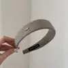 Faixa de Cabeça Elegante e Fashion com Aba Larga Estilo Coreano com Toque de Luxo, Faixa de Cabeça de Esponja Estilo Hong Kong para um Topete Alto, Acessório de Cabelo Redutor de Idade para Meninas