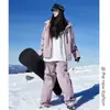 Trajes de Esquí al por Mayor en Stock, Conjuntos de Traje de Esquí a Prueba de Viento e Impermeables, Ropa de Montañismo para Exteriores Estilo Pareja, Cálidos y Disponibles en Tallas Grandes