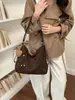 Bolsa Feminina Transfronteiriça Bolsa Tote Estampa de Leopardo Retrô Bolsa de Ombro Único Transversal Feminina Outono/Inverno Grande Capacidade Bolsa de Axila Versátil Estilo Preguiçoso