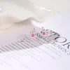Pendientes de Flor Rosa Dulce de Cinco Pétalos con Lazo Asimétrico Pendientes Elegantes Pendientes con Aguja de Plata 925 Lujo Accesible y Sentido de Gama Alta