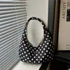 Bolsa de ombro retrô de lona com bolinhas para outono e inverno, uma bolsa de ombro de nicho e descontraída de grande capacidade, adequada para uso casual e para o trabalho.