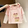 Nova Coleção Primavera/Outono 2026: Camiseta Doce de Borboleta para Meninas, Top Listrado de Desenho Animado Elegante de Manga Longa com Design Falso de Duas Peças