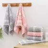 2025 Nuevo Estilo Toalla de Algodón con Letras Oscuras, Suave y Absorbente, Toalla Facial para Pareja Adulta, Toalla de Regalo para Supermercado