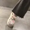 Pantuflas Cerradas de Hello Kitty para Mujer, Nuevo Estilo Verano 2025, de Suela Gruesa que Aumentan la Altura, Lindas de Dibujos Animados Versátiles, Sandalias para Exteriores