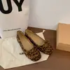 Sapatilhas redondas estilo francês com laço, novo modelo outono e inverno 2026, de sola reta, delicadas, de corte baixo, sapatos Mary Jane estilosos