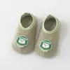 Sapatos e Meias de Bebê para Primavera e Verão, Sapatos de Chão para Recém-Nascidos, Sapatos Pré-Caminhada, Sapatos para Crianças Pequenas, Sapatos Antiderrapantes de Solado Macio para Bebê, Sapatos de Cano Curto com Desenhos