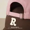 Gorra de béisbol de circunferencia de cabeza grande estilo coreano logo R ala ancha hace que la cara se vea más pequeña gorra de pico profundo corona alta tamaño grande sombrero de corona suave 65 cm