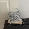 Bolsa quadrada pequena com corrente cravejada de diamantes estilo coreano de luxo leve para mulheres, bolsa de mão casual versátil, bolsa de ombro e transversal elegante para o dia a dia