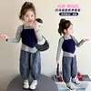 Conjunto de tres piezas para niña estilo coreano: camiseta básica y pantalón a cuadros, nuevo atuendo de moda para primavera y otoño 2026 para niñas pequeñas