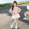 Conjunto de Menina para Primavera e Outono: Conjunto de Duas Peças Elegante e Único: Moletom com Gola, Acabamento em Renda Doce de Laço e Saia Combinando