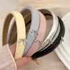 Nueva Diadema Plateada Estrecha con Lazo Dulce Color Sólido Charol Piel Sintética Accesorio de Moda para el Cabello Adorno de Corona Alta para el Cabello