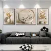 Blanco roto Dorado Lujo Ligero Figura Pintura Decorativa Hojas de Ginkgo Ramas de Flores Tres Paneles (Dos Verticales Una Horizontal) Pintura de Porcelana de Cristal de Aleación de Aluminio para Sala de Estar