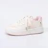 Zapatillas forradas de felpa para mujer estilo chica dulce con bordados, zapatos de algodón cálidos con suelas gruesas, zapatos casuales de alto diseño estilo coreano al por mayor