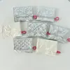 Bolsa de Monedas Plegable con Lazo de Corazón de PU Brillante Portátil Tarjetero Rellena de Algodón Acolchada Bolsa de Mano para Toallas Sanitarias