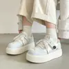 Zapatillas Casuales Gatito Lindo Zapatos Blancos Mocasines de Estudiante para Mujer 2026 Nuevo Estilo de Primavera Aumentadores de Altura Suela Gruesa Zapatos de Entrenamiento Alemanes