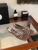 Sandalias de Verano 2026 Nuevas de Estilo Coreano Versátiles de Punta Cuadrada sin Cierre para Mujer de Exterior Elegantes con Cuña y Punta Abierta para Vacaciones