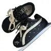 Estilo coreano diseño lechoso suave sentido del diseño patrón de estrellas blanco y negro versátiles zapatillas de plataforma para mujer 2026 verano nuevos elegantes zapatillas de pan