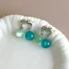 Verano Fresco ~ Aretes Azules Hielo Transparentes con Bola Delantera y Trasera para Mujer Únicos 2025 Nuevos Aretes de Nicho