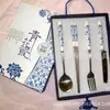 Conjunto de louça de porcelana azul e branca estilo nacional conjunto de talheres de aço inoxidável conjunto de 4 peças conjunto de colher e hashi para quatro pessoas