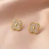 Aretes de Zirconia con Forma de Trébol para Mujer, Lujo Ligero, Sensación de Alta Gama, Versátiles para el Día a Día, Diseño de Nicho, Aretes Amigables con los Oídos Venta al por Mayor