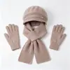 Conjunto de tres piezas para mujeres de mediana edad y mayores: gorro de punto grueso y cálido de otoño e invierno, gorra de béisbol de pelo de conejo, bufanda y guantes