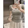 Estilo francês Lace Bow T-shirt Verão Curto Design Sense Irregular Plissado Cinza Manga Curta Top