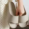 Pantuflas de baño para chica de dormitorio sensación de pisar caca versátiles portátiles hotel estudiante pantuflas baño estilo caliente ligeras modernas geniales pantuflas