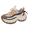 Zapatillas de plataforma gruesa estilo europeo para aumentar la altura, para mujeres menudas, nuevo modelo de otoño 2026, versátiles, ligeras, cómodas, zapatillas casuales