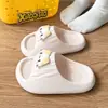 Estilo quente novo 2026 sola grossa leve moderno versátil super macio fofo desenho animado gatinho chinelos femininos verão antiderrapantes chinelos