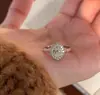 Anillo Huevo de Paloma de Lujo Ligero Antiguo Full Diamante Brillante Versátil Corte Diseño de Temperamento de Alta Gama Exquisito Anillo para Dedo