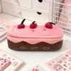 Estojo de Lápis Fofo de Bolo de Cereja de Pelúcia para Meninas Bolsa de Maquiagem Ins Nicho Bolsa de Material Escolar de Alto Valor para Estudantes