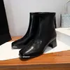 Botas ajustadas combinadas con nuevos tacones altos de plataforma 2026 falda niña botines tipo Dr. Martens botines tobilleros Botines cortos franceses de otoño e invierno