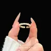 Nuevo anillo de moda de alta gama versátil estilo vintage con forma de estrella y diamantes, lujo ligero, anillo personalizado único y lujoso