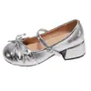 Sapatos Mary Jane populares de estilo francês para mulheres, novo modelo 2026, que aumentam a altura, com laço, sapatilhas versáteis de salto grosso para mulheres