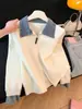 Cardigã de malha com gola, manga longa, patchwork de jeans, zíper duplo para mulheres, novo estilo outono e inverno, suéter casual versátil de duas peças falsas