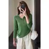 Cómpralo sin pensarlo~ Camiseta de manga larga H0902K para mujer, otoño e invierno, con cuello Henley moderno, abertura parcial y efecto adelgazante