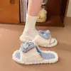 2026 Novas Pantufas Peludas de Solado Plano Desenho Animado Pantufas de Algodão Fofas para Mulheres Uso Doméstico Pantufas Peludas de Solado Macio para Uso Externo