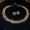 Conjunto de Brincos Quadrados Cravejados de Diamante e Colar de Duas Peças, Fashion, Leve, Colar Luxuoso e de Alta Qualidade, Conjunto de Joias Elegante e Versátil