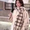 Bufanda de Cuadros para Mujer Otoño e Invierno 2025 de Gama Alta Engrosada Cálida y Linda Versátil Imitación Cachemir Bufanda para el Cuello de Estudiante