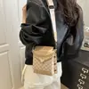 Bolsa de mão feminina, estilo comércio exterior, nova coleção 2026, design retrô versátil com alças largas, bolsa transversal, estilosa e casual, adequada para o dia a dia e para carregar um celular