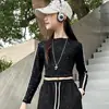 Conjunto de Lantejoulas com Puxador para Meninas 2026 Novidades de Outono Crianças Tamanhos Médio e Grande Camiseta de Manga Longa Slim Fit Calça de Cintura Alta Roupas de Outono para Crianças