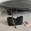 Bolso de mano exquisito de nicho estilo coreano, bolso de hombro, bolso para el antebrazo de uso diario, bolso de mujer, bolso tote de lunares, nuevo modelo para mujer