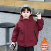 Chaqueta de Forro Polar para Niños Temporada Otoño e Invierno Cortavientos con Capucha Engrosado para Niños Nuevo Estilo Coreano 2026 Ropa de Invierno Roja para Bebé